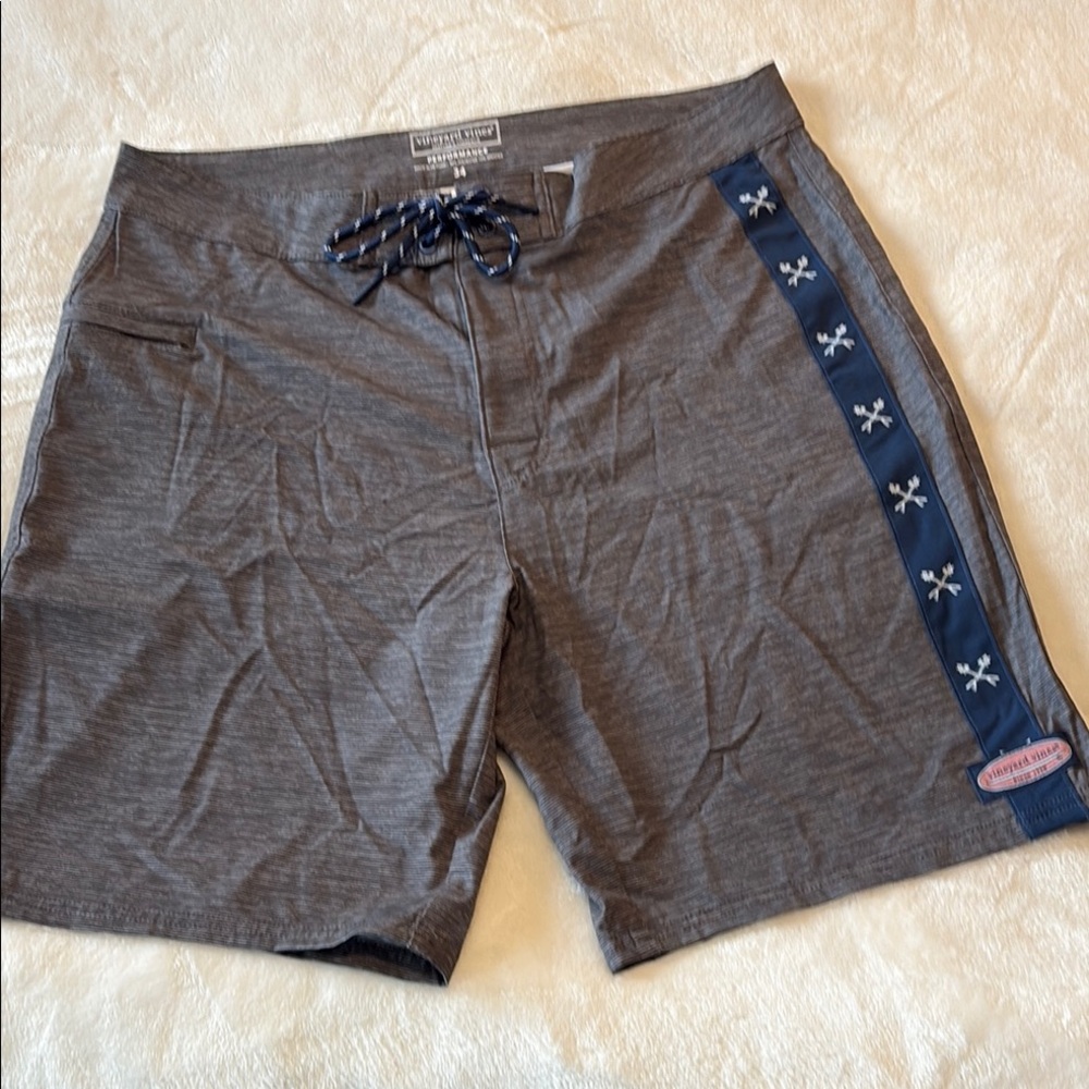 VINEYARD VINES PERFORMAMCE BOARD SHORTS